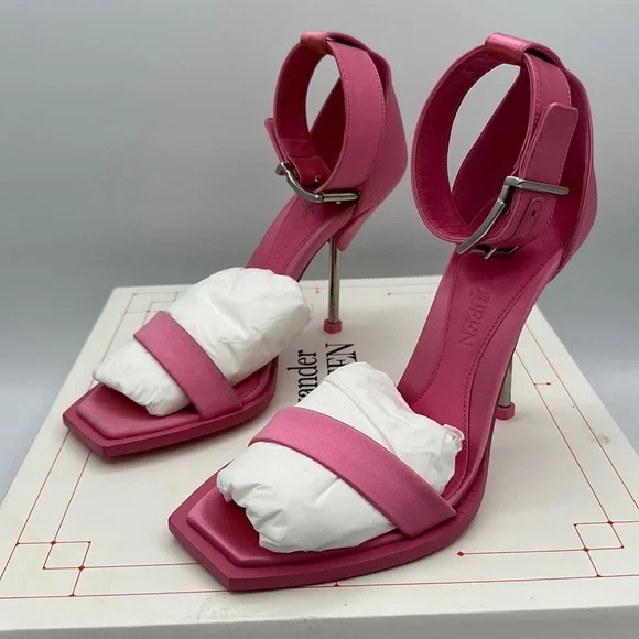 サンダル・ミュール ALEXANDER MCQUEEN Pink Satin Sandals Alexander McQueen Satin Ankle Strap High-Heeled Sandals